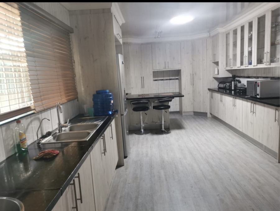 4 Bedroom Property for Sale in Pellissier Free State
